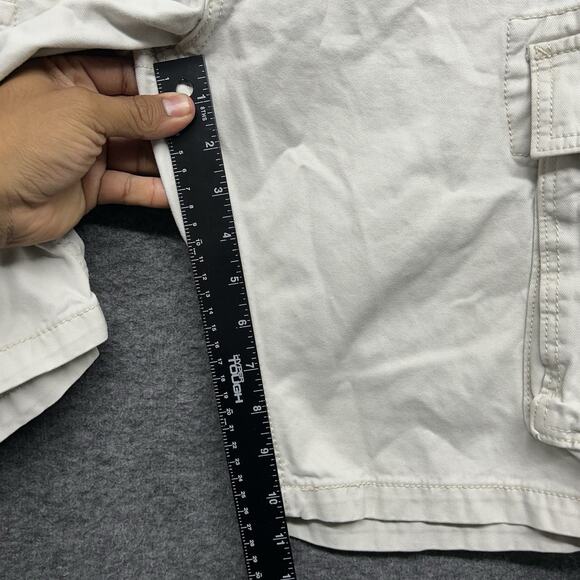 Vintage Levi's Cargo Shorts Khaki Chino Baggy‎ Men's Size 33 Beige 2005 Grunge - Picture 2 of 6